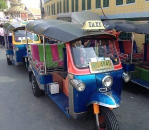 Tuk Tuk, o meio de transporte mais comum no Sudeste Asiático.