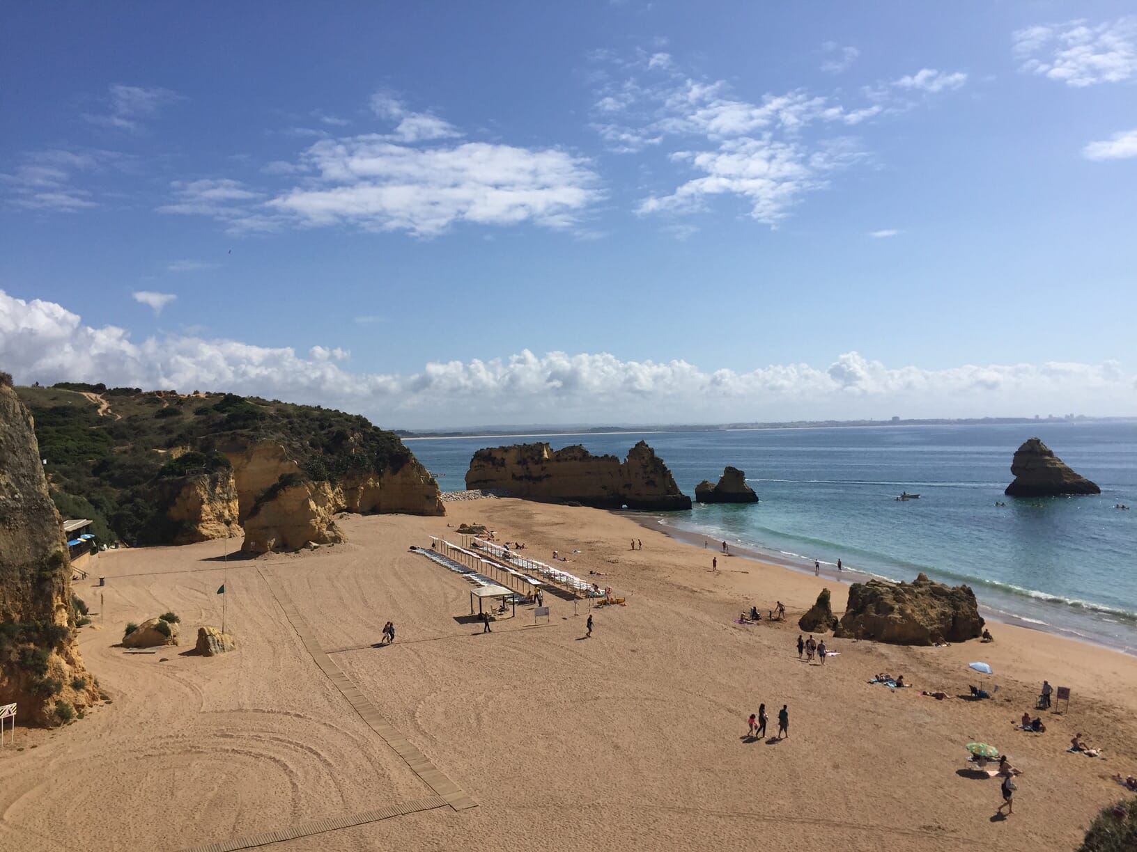 Praia Dona Ana depois da extensão de areia.