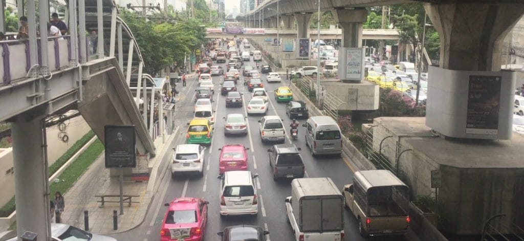 el tráfico caótico de Bangkok