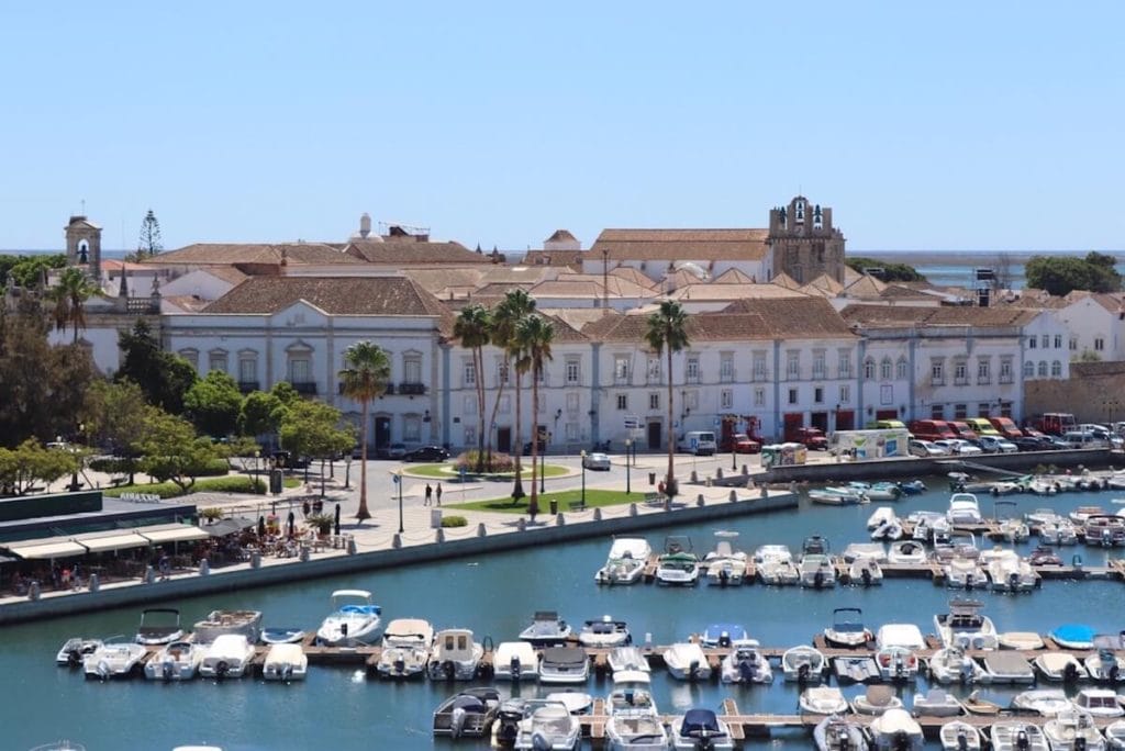 Vista da Marina e do centro histórico de Faro, Portugal