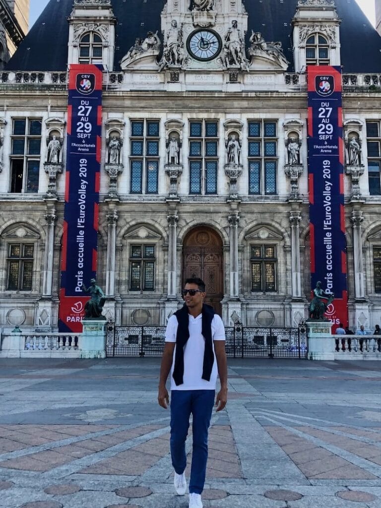 Pericles Rosa walking in front of Paris's City Hall 